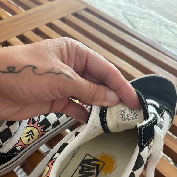 Vans Size 5 shoes - Picture 3 of 4